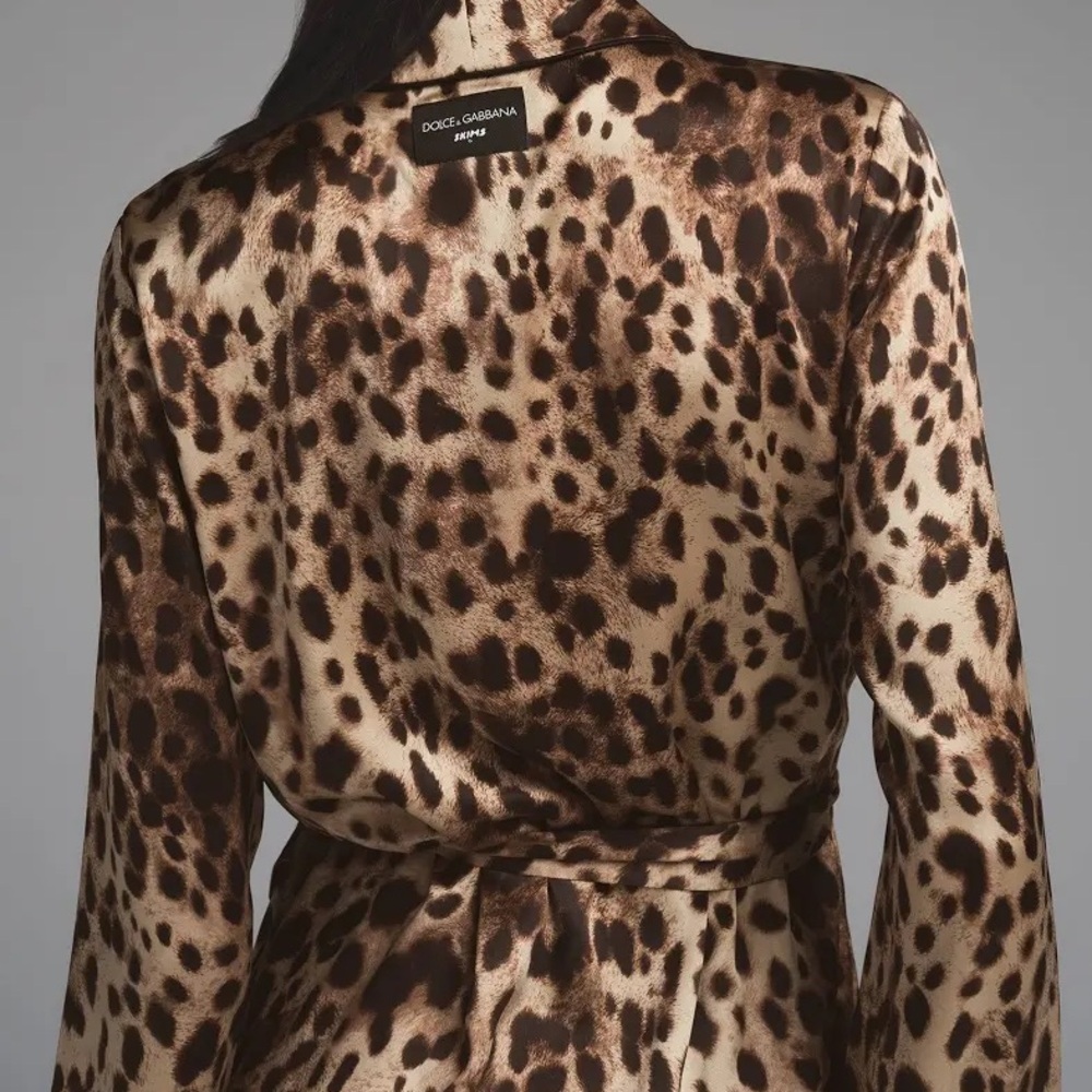 Skims x Dolce & Gabbana Leopard Print Silk Robe - Picture 2 of 9